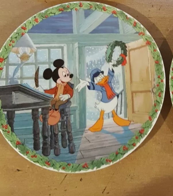 Disney Finds - Sketchbook Mickey Dinner Set | Disney plates, Disney sketches,  Mickey